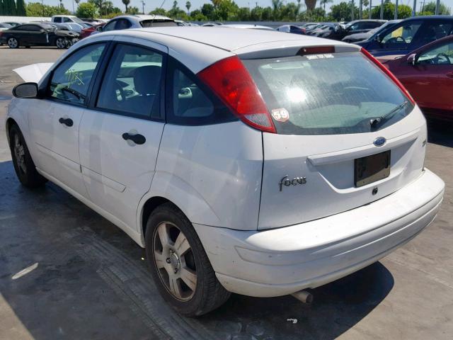 3FAHP37333R170542 - 2003 FORD FOCUS ZX5 WHITE photo 3