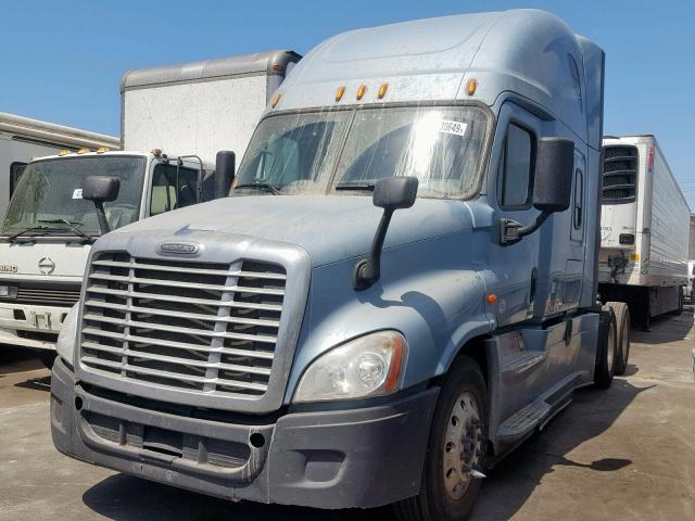 3AKJGLD52FSGB8561 - 2015 FREIGHTLINER CASCADIA 1 BLUE photo 2