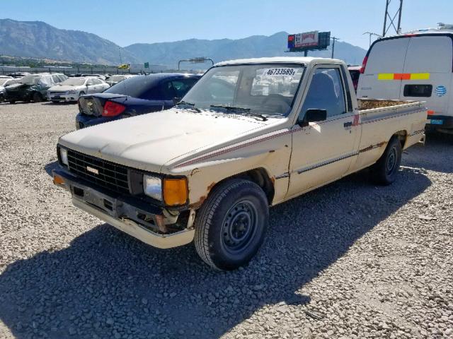 JT4RN55R8E0059740 - 1984 TOYOTA PICKUP 1/2 YELLOW photo 2