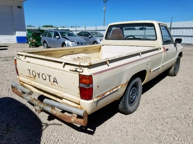 JT4RN55R8E0059740 - 1984 TOYOTA PICKUP 1/2 YELLOW photo 4