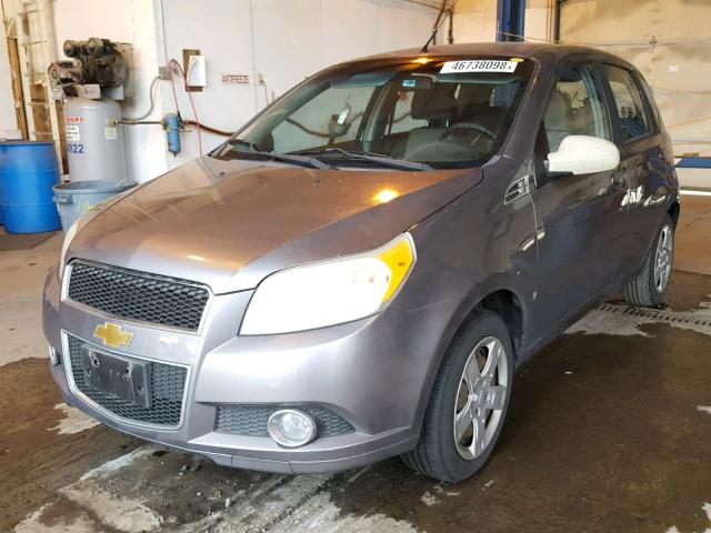 KL1TG66E49B359620 - 2009 CHEVROLET AVEO LT GRAY photo 2