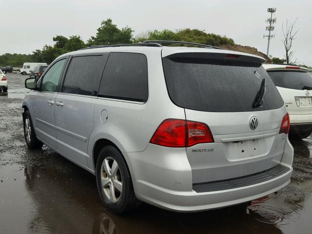 2V8HW34109R554474 - 2009 VOLKSWAGEN ROUTAN SE SILVER photo 3