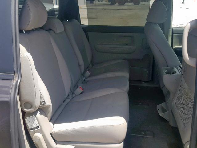 KNDMB5C19G6129116 - 2016 KIA SEDONA LX GRAY photo 6