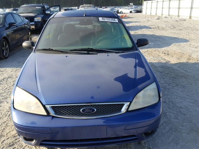 1FAFP34N15W234252 - 2005 FORD FOCUS ZX4 BLUE photo 9