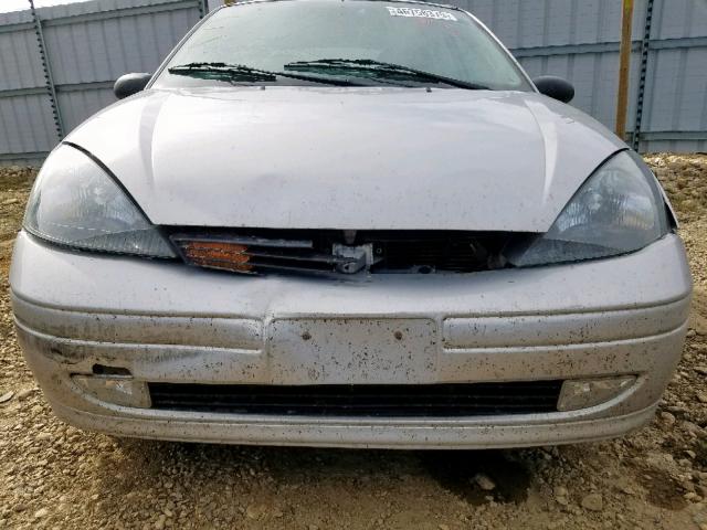 1FAHP38384W185177 - 2004 FORD FOCUS ZTS SILVER photo 9