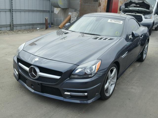 WDDPK4HA5EF076899 - 2014 MERCEDES-BENZ SLK 250 GRAY photo 2