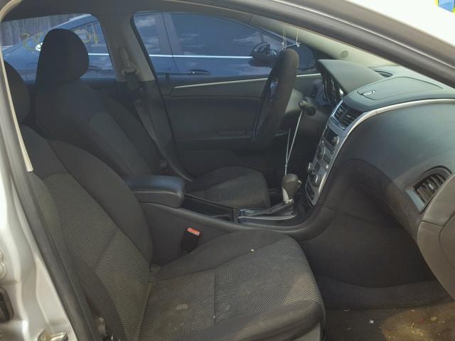 1G1ZC5E08CF277574 - 2012 CHEVROLET MALIBU 1LT ვერცხლისფერი ფოტო 5