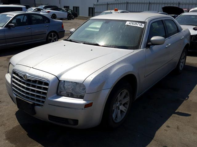 2C3KA53GX7H887919 - 2007 CHRYSLER 300 TOURIN SILVER photo 2