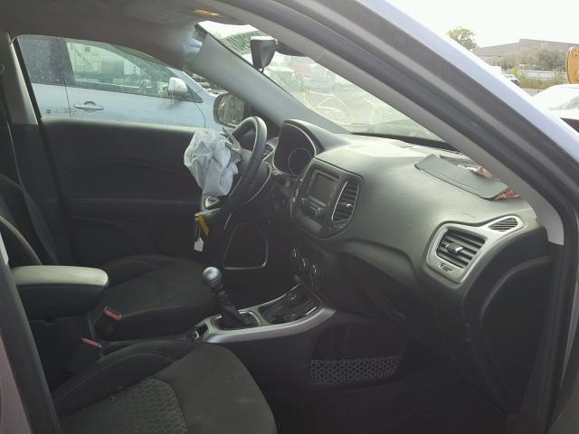 3C4NJDABXJT202519 - 2018 JEEP COMPASS SP 银色 照片 5