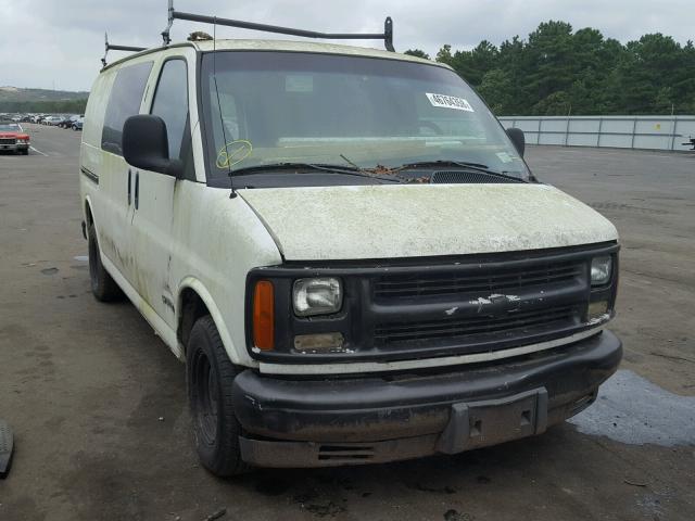 1GCFG15W121181244 - 2002 CHEVROLET EXPRESS G1 WHITE photo 1