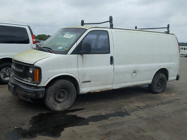 1GCFG15W121181244 - 2002 CHEVROLET EXPRESS G1 WHITE photo 2