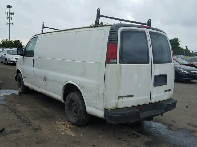 1GCFG15W121181244 - 2002 CHEVROLET EXPRESS G1 WHITE photo 3