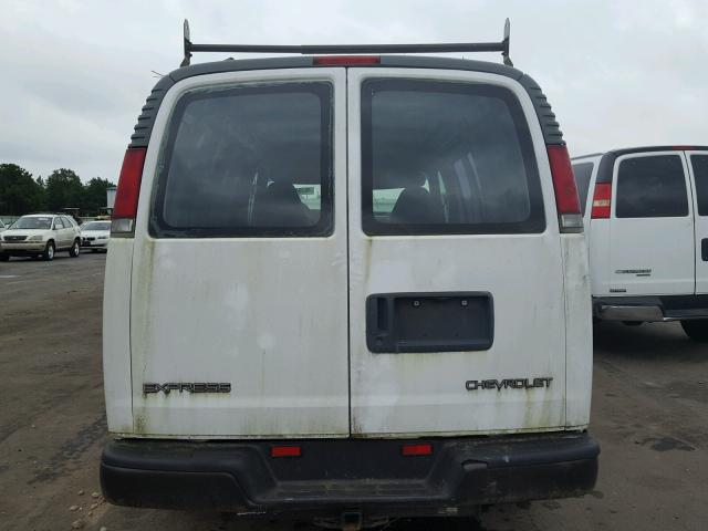 1GCFG15W121181244 - 2002 CHEVROLET EXPRESS G1 WHITE photo 9