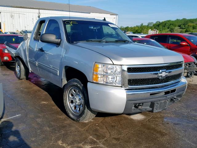 1GCRKREA4BZ260567 - 2011 CHEVROLET SILVERADO SILVER photo 1