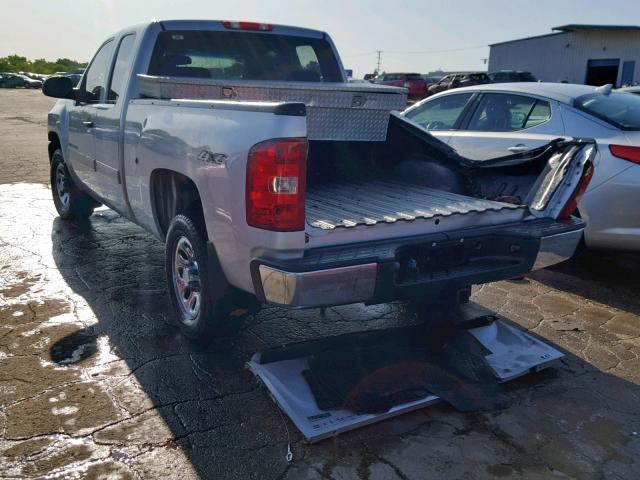 1GCRKREA4BZ260567 - 2011 CHEVROLET SILVERADO SILVER photo 3