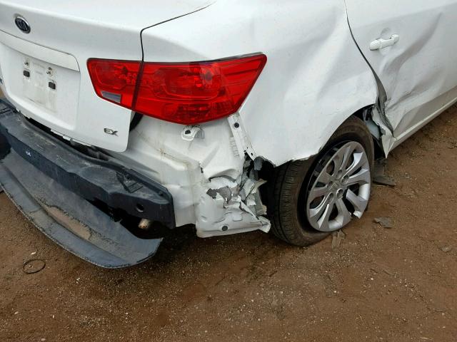 KNAFU4A21A5066175 - 2010 KIA FORTE EX WHITE photo 9