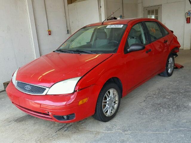 1FAFP34N65W197800 - 2005 FORD FOCUS ZX4 RED photo 2