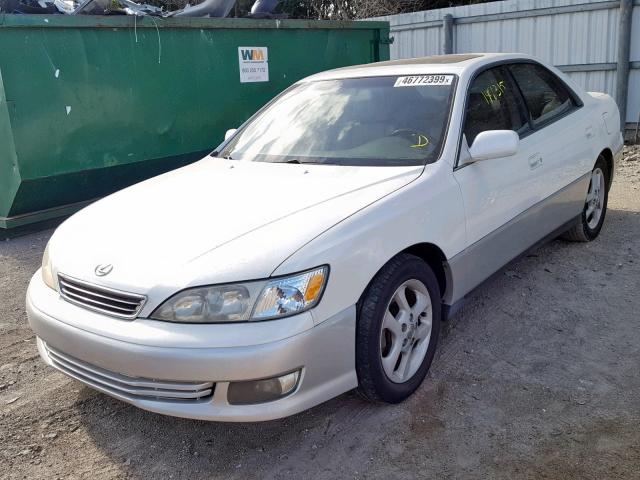 JT8BF28G610341665 - 2001 LEXUS ES 300 WHITE photo 2