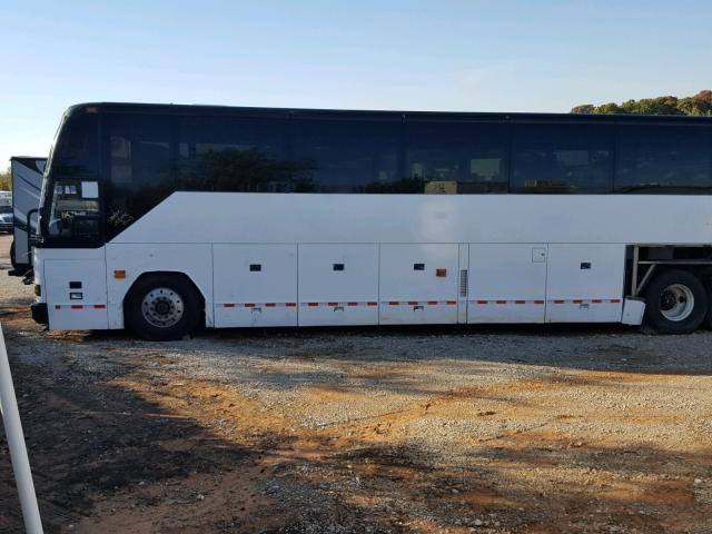 2PCH33495Y1013900 - 2000 PREVOST BUS WHITE photo 2