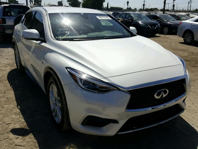 SJKCH5CP4JA047973 - 2018 INFINITI QX30 BASE WHITE photo 1