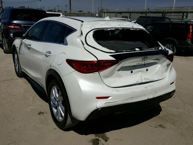 SJKCH5CP4JA047973 - 2018 INFINITI QX30 BASE WHITE photo 3