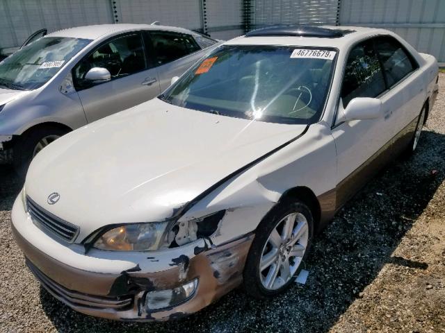 JT8BF28G4Y5083711 - 2000 LEXUS ES 300 WHITE photo 2