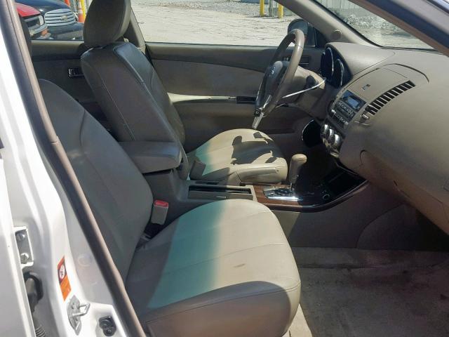 1N4BL11E55C360523 - 2005 NISSAN ALTIMA SE WHITE photo 5