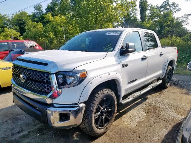 5TFDW5F13JX706255 - 2018 TOYOTA TUNDRA CRE WHITE photo 2