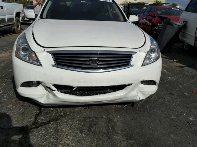 JN1CV6AP9FM503432 - 2015 INFINITI Q40 WHITE photo 9