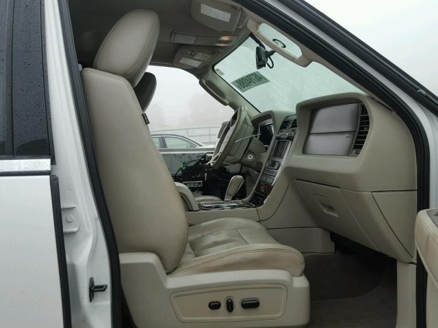 5LMJJ3H56DEL00968 - 2013 LINCOLN NAVIGATOR Ақ фото 5