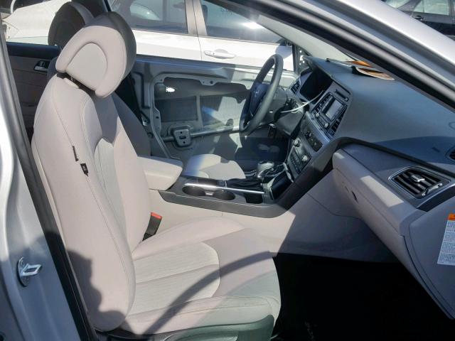 KMHE24L15GA013788 - 2016 HYUNDAI SONATA HYB SILVER photo 5