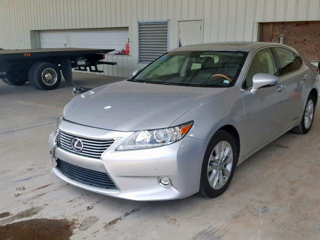 JTHBW1GG5E2075643 - 2014 LEXUS ES 300H SILVER photo 2