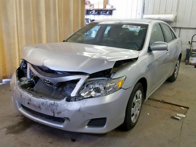 4T1BF3EK9BU172733 - 2011 TOYOTA CAMRY BASE SILVER photo 2