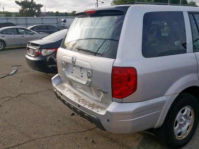 2HKYF18175H572987 - 2005 HONDA PILOT LX SILVER photo 9