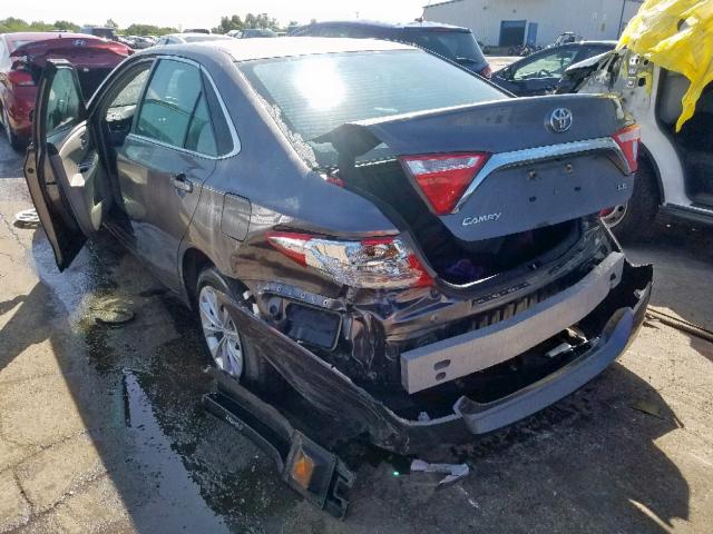 4T1BF1FK0HU297373 - 2017 TOYOTA CAMRY LE GRAY photo 3