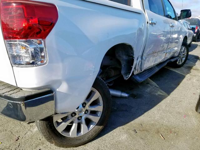 5TFHY5F10CX253274 - 2012 TOYOTA TUNDRA CRE WHITE photo 9