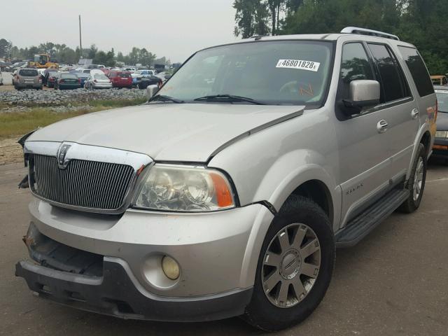 5LMFU28R33LJ44277 - 2003 LINCOLN NAVIGATOR 银色 照片 2