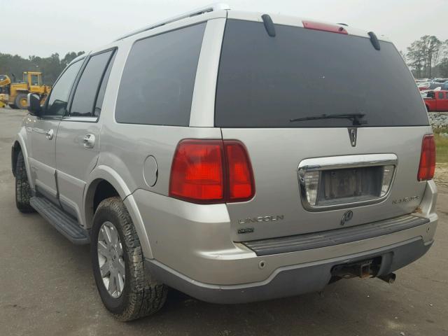 5LMFU28R33LJ44277 - 2003 LINCOLN NAVIGATOR 银色 照片 3