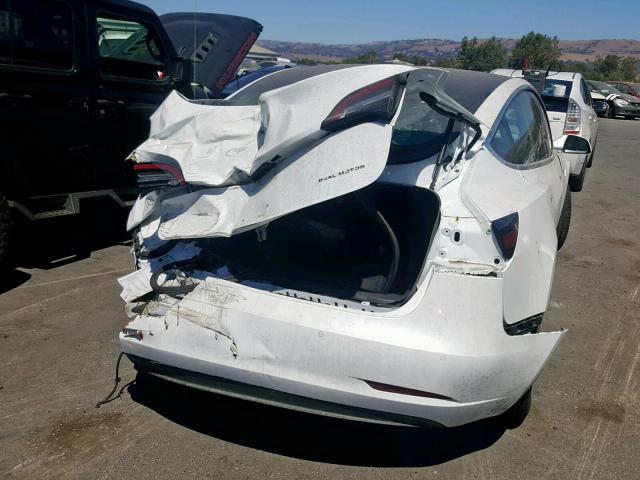 5YJ3E1EB5JF134102 - 2018 TESLA MODEL 3 WHITE photo 4