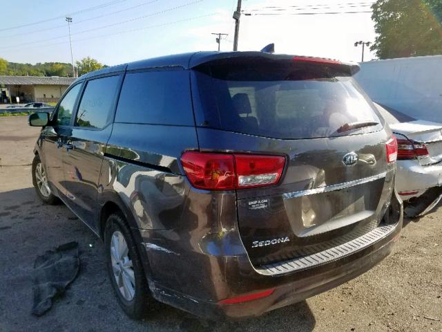 KNDMB5C13J6398610 - 2018 KIA SEDONA LX GRAY photo 3