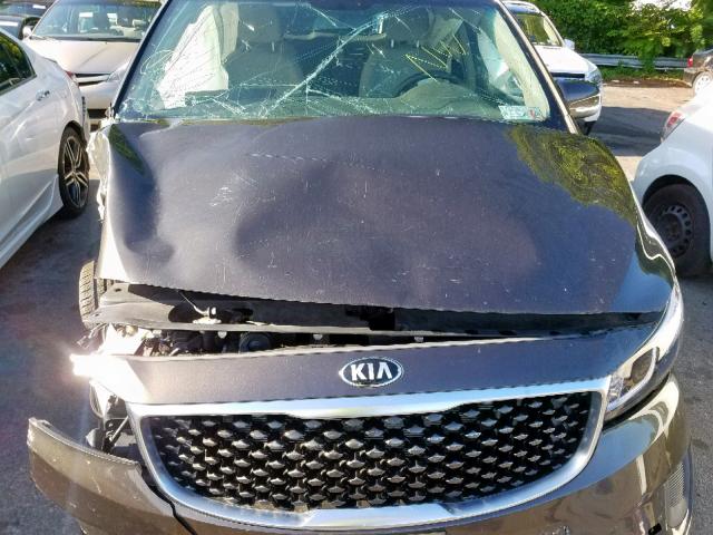 KNDMB5C13J6398610 - 2018 KIA SEDONA LX GRAY photo 7