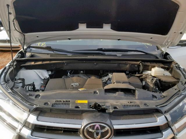 5TDDZRFH8HS417335 - 2017 TOYOTA HIGHLANDER WHITE photo 7