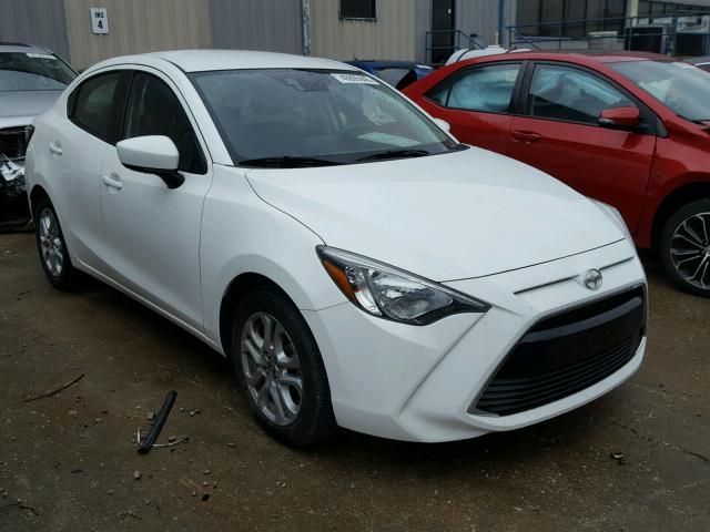 3MYDLBZV2GY122976 - 2016 TOYOTA SCION IA WHITE photo 1