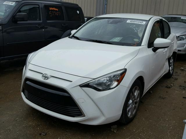 3MYDLBZV2GY122976 - 2016 TOYOTA SCION IA WHITE photo 2