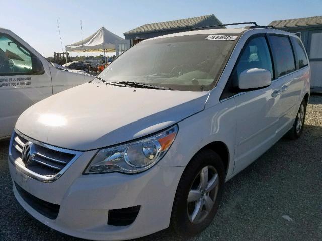 2V4RW3DG6BR625791 - 2011 VOLKSWAGEN ROUTAN SE WHITE photo 2