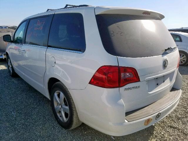 2V4RW3DG6BR625791 - 2011 VOLKSWAGEN ROUTAN SE WHITE photo 3