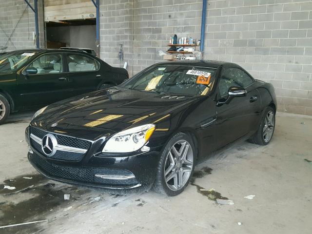 WDDPK3JAXGF121584 - 2016 MERCEDES-BENZ SLK 300 BLACK photo 2