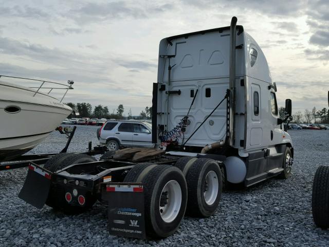 1FUJGLDRXDLFG5930 - 2013 FREIGHTLINER CASCADIA 1 WHITE photo 4