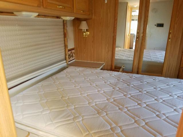 3FCNF53S8XJA36980 - 2000 PACE MOTORHOME WHITE photo 9