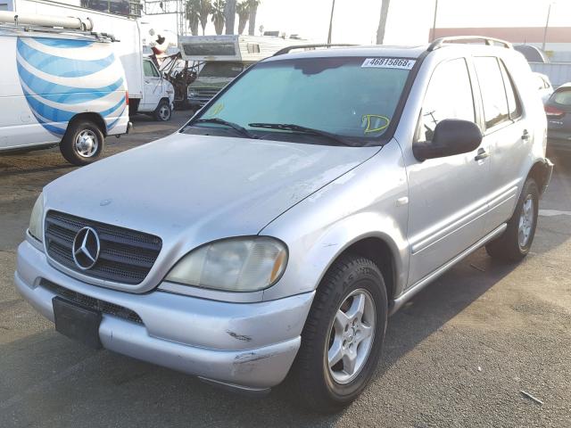 4JGAB54E41A264282 - 2001 MERCEDES-BENZ ML 320 SILVER photo 2